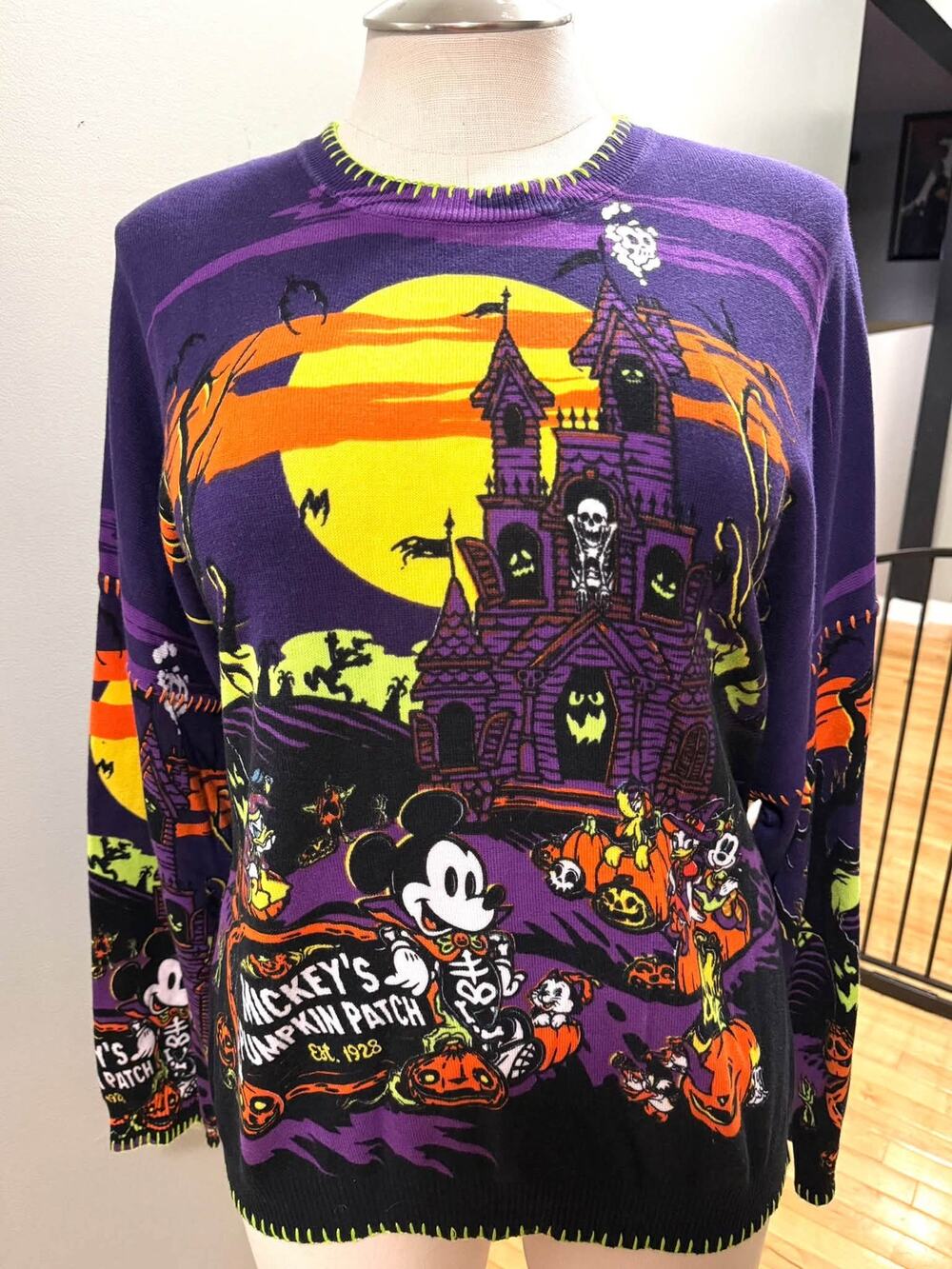 Disney Store 3X Womens Sweater Mickey Mouse & Friends Halloween Pumpkin Patch